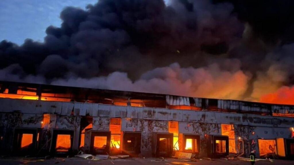 यूक्रेन के रिहायशी इलाकों पर मिसाइल हमला कर रहा रूस, कम से कम 21 लोगों की मौत