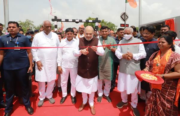 केन्द्र में पीएम मोदी के नेतृत्व में सरकार बनने के बाद से गुजरात में रेलवे का लगातार विकास हो रहा है- अमित शाह