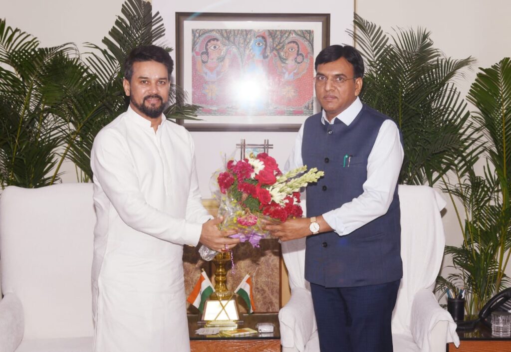 मनसुख मंडाविया से अनुराग ठाकुर ने की मुलाकात, बल्क ड्रग पार्क हिमाचल में लाने व पीजीआई के जल्द शुरुआत का किया अनुरोध