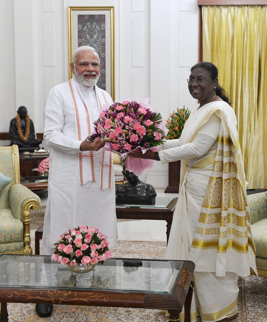 प्रधानमंत्री मोदी ने राष्ट्रपति द्रौपदी मुर्मू से की मुलाकात