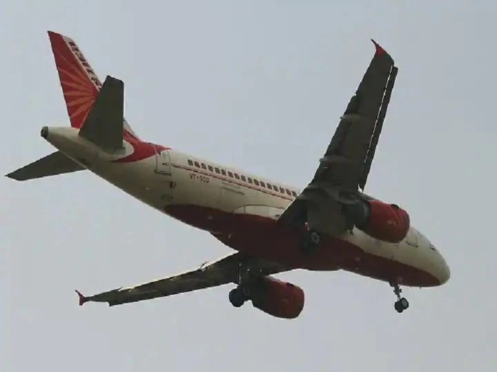 स्पाइसजेट पर DGCA की बड़ी कार्रवाई, 50 फीसदी उड़ानों पर 8 हफ्ते के लिए लगाई रोक