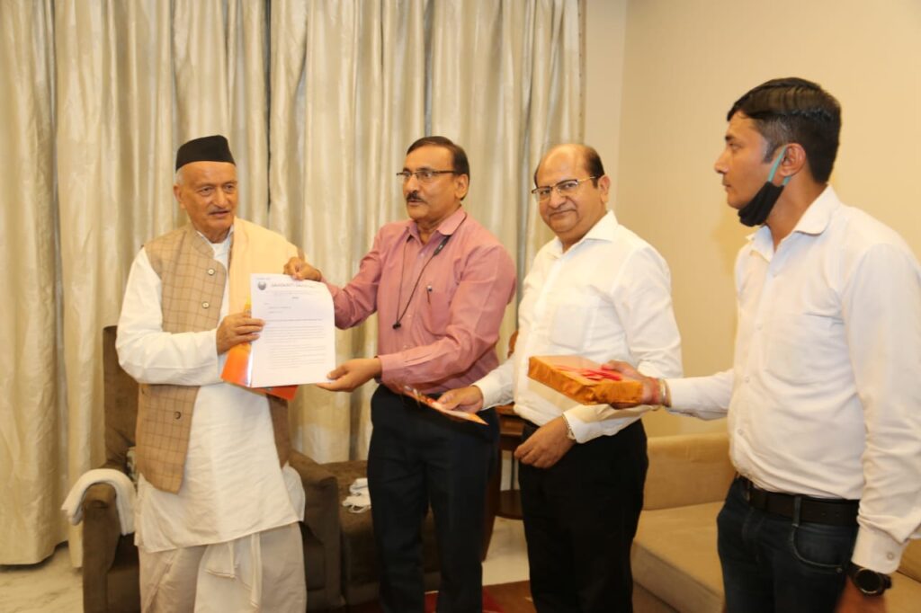 संस्कृति संज्ञान के पदाधिकारियों ने राज्यपाल भगत सिंह कोश्यारी से की मुलाकात, भेंट में दी संस्कृति संज्ञान की स्मारिका एवं रामचरितमानस की एक कॉपी