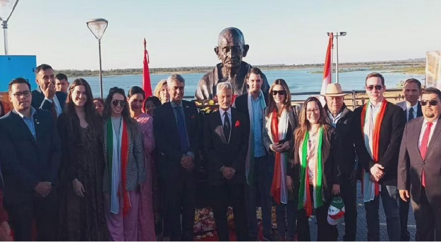 विदेश मंत्री जयशंकर ने पराग्वे के असुनसियन में महात्मा गांधी की प्रतिमा का अनावरण किया