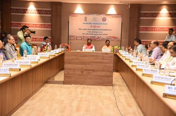 इस वर्ष जनजातीय गौरव मनाने के लिए ईएमआरएस के विद्यार्थी बिरसा मुंडा और मंत्रालय के अन्य जनजातीय नायकों पर निबंध लिखने के लिए आमंत्रित- अर्जुन मुंडा