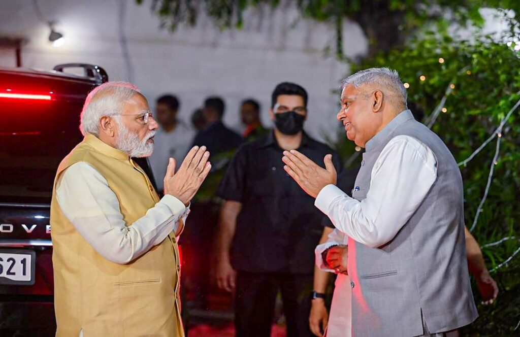 प्रधानमंत्री मोदी ने उपराष्ट्रपति धनखड़ से की मुलाकात