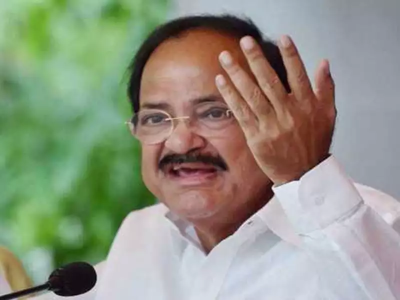संकट में मदद के लिए हाथ बढ़ाने से बड़ी संतुष्टि और खुशी कुछ भी नहीं है- उपराष्ट्रपति नायडू