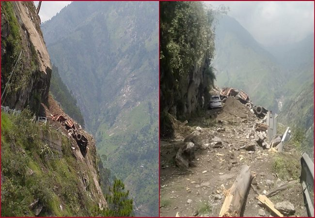 हिमाचल प्रदेश में नेशनल हाइवे पर अचानक टूटकर गिरा पहाड़, यहां देंखे वीडियो