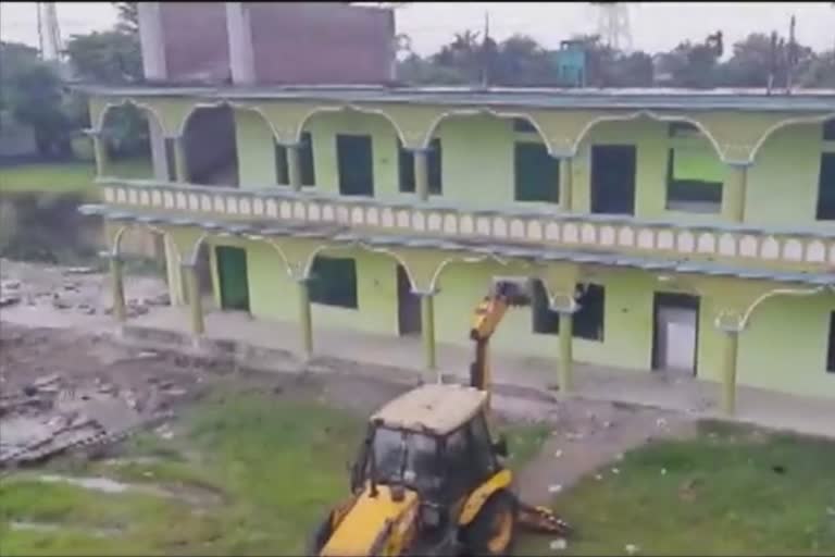 असम सरकार ने बोंगाईगांव जिले में मदरसे को ध्वस्त किया