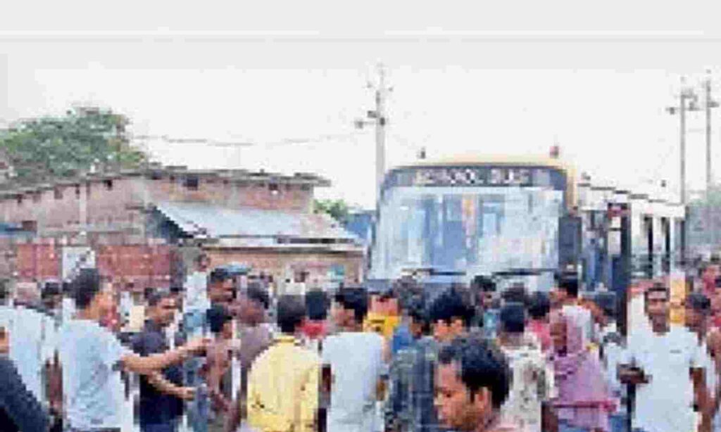 बच्चों से भरी बस पर युवक ने चला दी गोली, रास्ता न देने पर भड़का