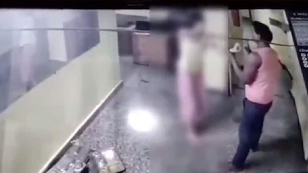 करोल बाग के PG में शर्मनाक वाकया, CCTV में कैद हुआ युवती से छेड़छाड़ का VIDEO