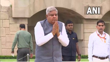 नवनिर्वाचित उपराष्ट्रपति जगदीप धनखड़ आज लेंगे शपथ, राजघाट जाकर महात्मा गांधी को किया नमन