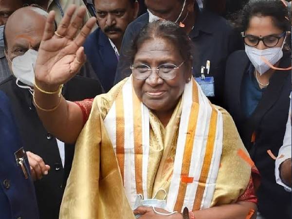 चार देशों के राजनयिकों ने राष्ट्रपति मुर्मु के समक्ष प्रस्तुत किये अपने परिचय पत्र