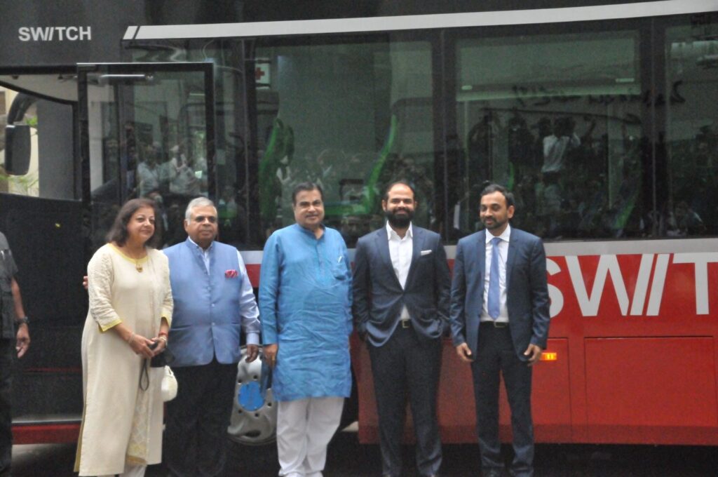 लंबी अवधि के दृष्टिकोण से देश की परिवहन प्रणाली को बदलने की आवश्यकता है- नितिन गडकरी