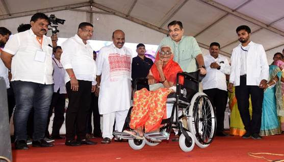 हमारी सरकार समाज के हर अंतिम व्यक्ति तक पहुंचने का प्रयास करती है- नितिन गडकरी