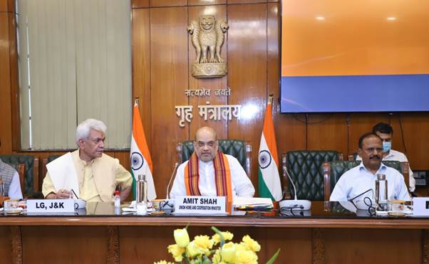 जम्मू-कश्मीर के लोग सुरक्षा बलों की मदद से इस छद्म युद्ध पर निर्णायक विजय प्राप्त करेंगे- गृहमंत्री शाह