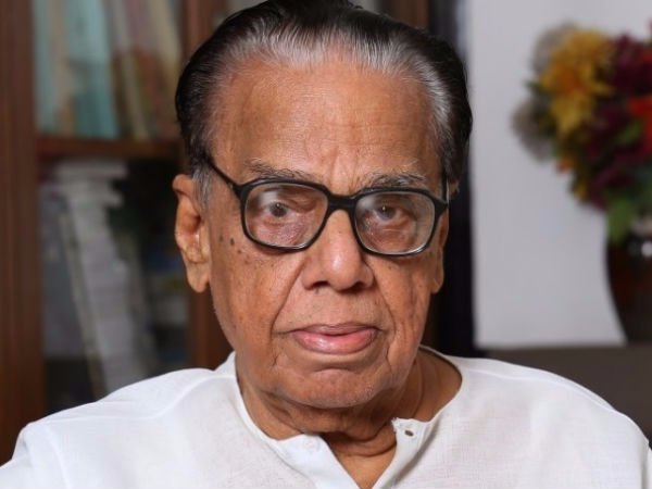 आजादी की घोषणा करने वाले, 75 साल पुराने अखबार को, सहेज कर रखने वाले, डॉ. एच.वी. हांडे के जुनून की, प्रधानमंत्री ने सराहना की….