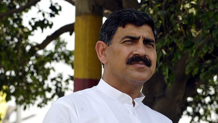 कांग्रेस को एक और झटका, पूर्व मंत्री व एमएलसी जुगल किशोर ने दिया इस्तीफा