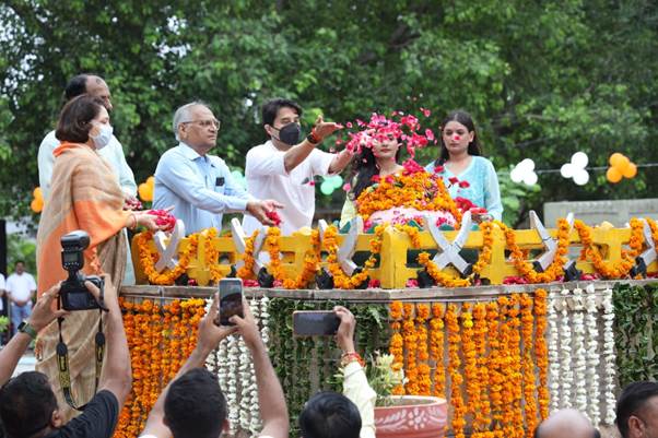 भारत एकमात्र ऐसा देश है जिसने अपने इतिहास में कभी किसी अन्य देश पर आक्रमण नहीं किया, लेकिन कई विदेशी आक्रमणों का सामना किया- सिंधिया
