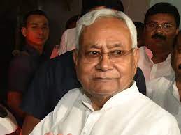 सूखे का जायजा लेने पहुंचे सीएम नीतीश कुमार, खराब मौसम के कारण करानी पडी एमरजेंसी लैंडिग