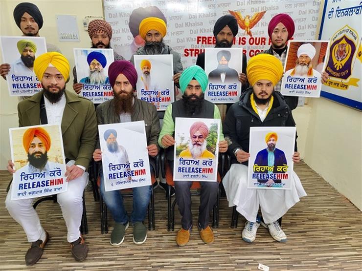 सिख कैदियों की रिहाई की मांग को लेकर एसजीपीसी ने किया प्रदर्शन, उपायुक्त को सौंपा ज्ञापन