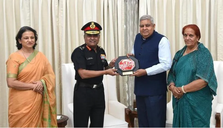 थल सेना प्रमुख मनोज पांडे ने उपराष्ट्रपति धनखड़ से की मुलाकात