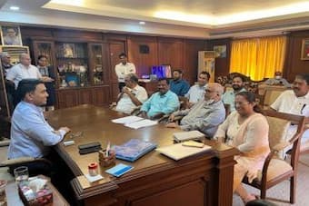 कांग्रेस को एक और झटका, भाजपा में शामिल होंगे गोवा के पूर्व सीएम व नेता प्रतिपक्ष समेत 8 विधायक