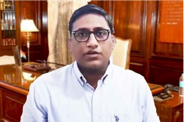 देवरे नीलेश रामचंद्र केंद्रीय मंत्री ज्योतिरादित्य सिंधिया के पीएस नियुक्त