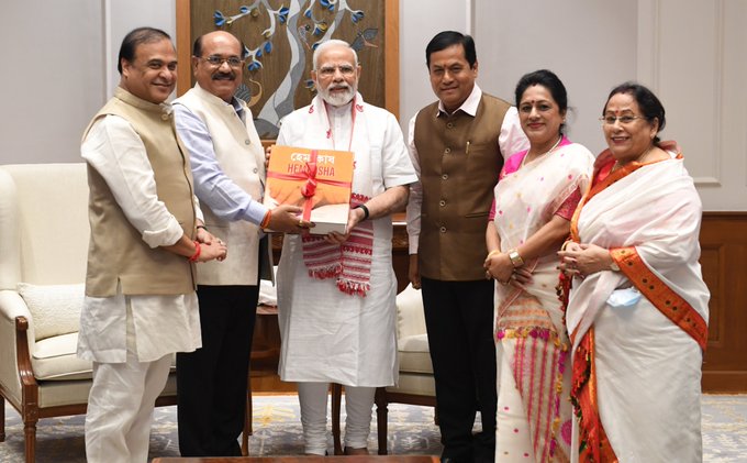 प्रधानमंत्री मोदी ने असमिया शब्दकोश ‘हेमकोश’ के ब्रेल संस्करण की एक प्रति प्राप्त की