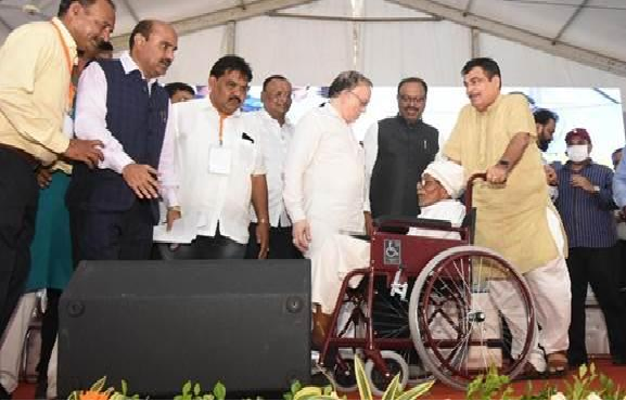 नितिन गडकरी ने राष्ट्रीय वयोश्री एवं अदीप योजना के तहत प्रदान किए निशुल्क उपकरण