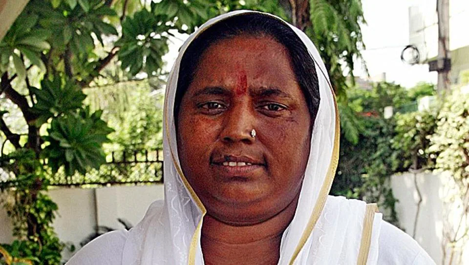 गुस्ताखी माफ़ हरियाणा: बाइक वाली नर्स, कार वाली विधायिका