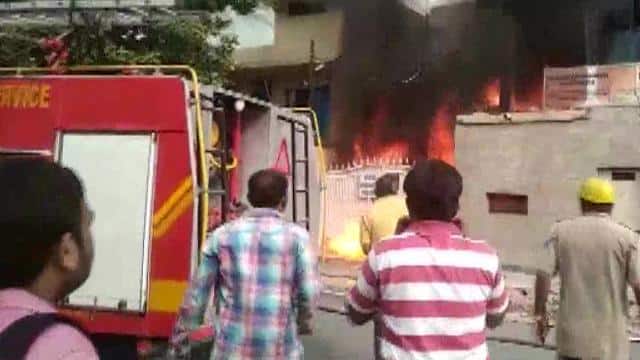 नोएडा के एक कॉल सेंटर में लगी आग, कोई जान-माल का नही हुआ नुकसान