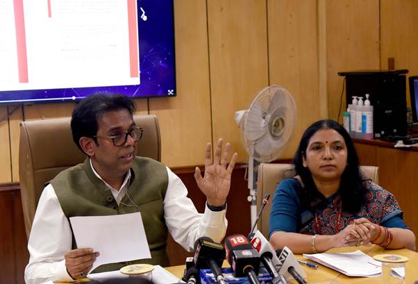ई-फाइलिंग का विकल्प चुनने वाले असंतुष्ट उपभोक्ताओं के लिए ई-दाखिल पोर्टल एक प्रभावी समाधान के रूप में उभरा