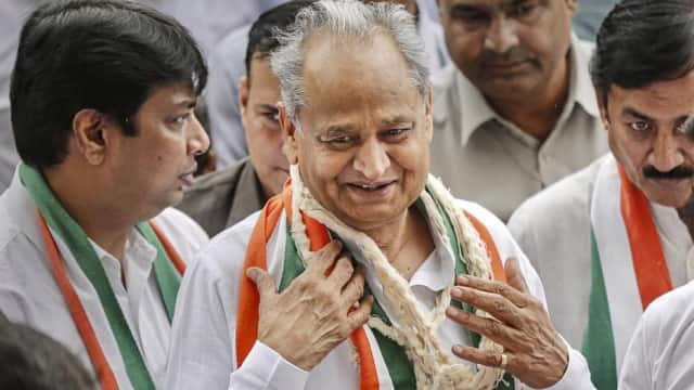 गहलोत कैंप ने सीएम के लिए 5 नाम सोनिया गांधी को भेजे, पायलट का विरोध जारी