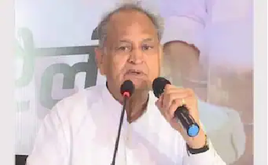 सियासी संकट पर दिल्ली से बोले अशोक गहलोत- आंतरिक राजनीति है, सब सुलझा लेंगे
