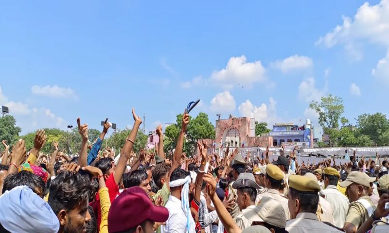 राजस्थान: मंत्री अशोक चंदना के कार्यक्रम में हुआ बवाल, जूते-चप्पल फेंके गए, यहां देखें वीडियो