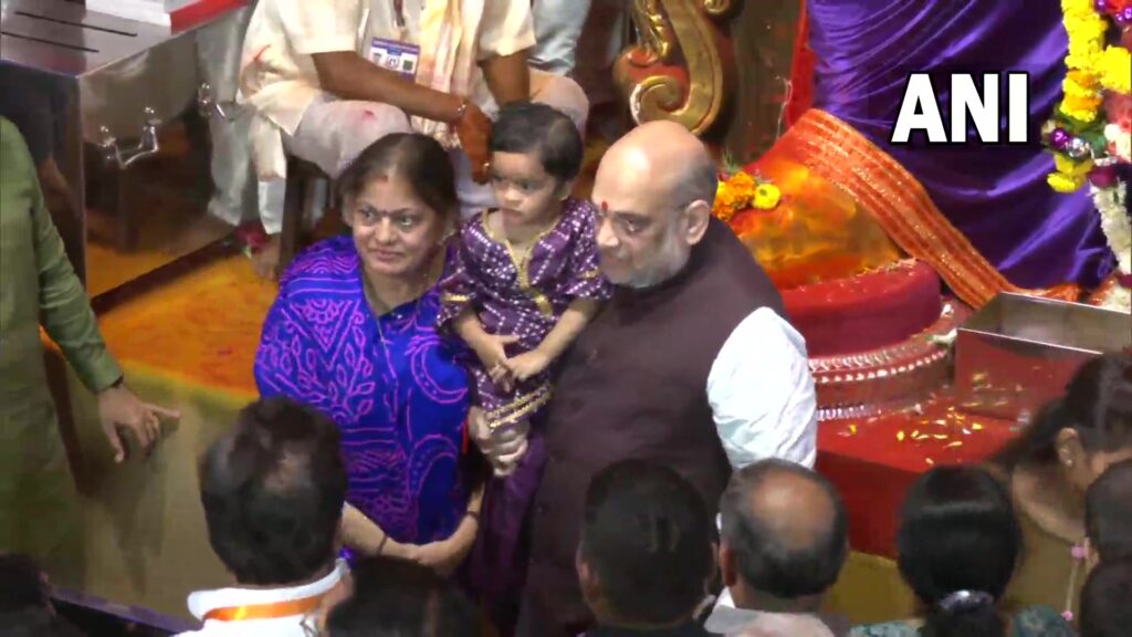 आज लालबाग के राजा गणपति का दर्शन करने मुंबई पहुंचे अमित शाह, सीएम शिंदे और डिप्टी सीएम फडणवीस भी रहे मौजूद