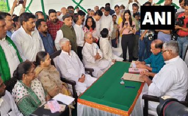 लालू प्रसाद यादव ने राजद के अध्यक्ष पद के लिए किया नामांकन, आरएसएस को लेकर कही ये बड़ी बात