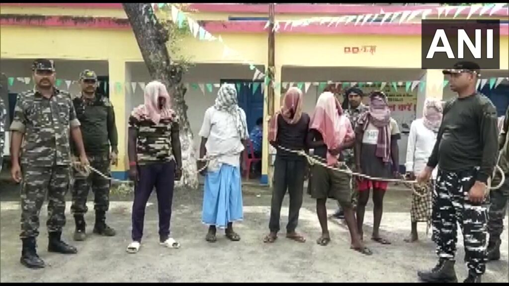बेहद शर्मनाक! जादू-टोना के आरोप में चार लोगों को जबरन मानव मल पिलाया, चार गिरफ्तार