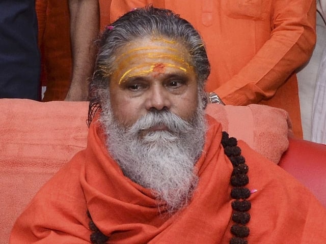 प्रयागराज: महंत नरेंद्र गिरी के बंद कमरे से CBI ने बरामद किए 3 करोड़ रुपये नगद