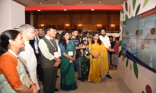 ‘‘पीएम-जेएवाई लाभार्थी सबसे बड़ी सार्वजनिक स्वास्थ्य बीमा योजना में सबसे महत्वपूर्ण हितधारक हैं’’: डॉ. मनसुख मांडविया