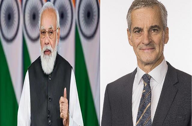 पीएम नरेन्द्र मोदी और नॉर्वे के प्रधानमंत्री जोनास गहर स्टोर के बीच टेलीफोन पर हुई बातचीत