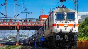 रेलवे ने 250 से ज्यादा ट्रेनें की रद्द, कुछ के रूट बदले गए; यहां देखें पूरी लिस्ट