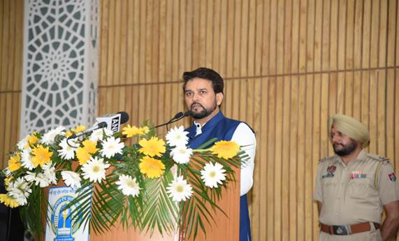 विश्वविद्यालय देश में मजबूत खेल संस्कृति की आधारशिला रखते हैं अनुराग सिंह ठाकुर