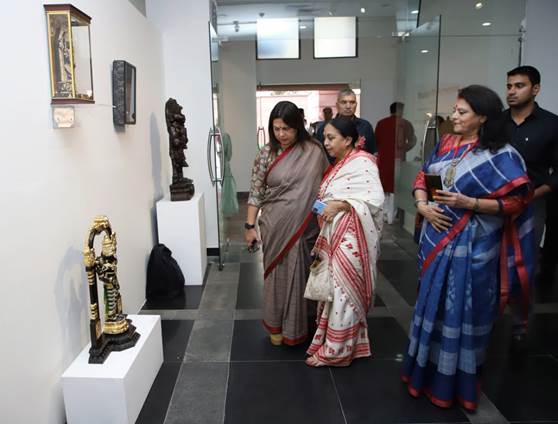 मैं सभी से उपहारों और स्मृति चिन्हों की नीलामी में भाग लेने का आग्रह करती हूं- मीनाक्षी लेखी