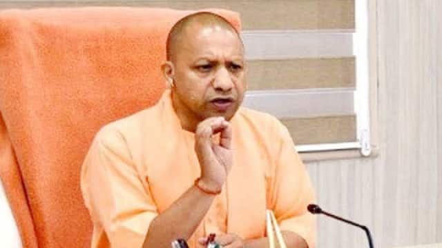 सीएम योगी ने दिया आदेश, 15 नवंबर तक गड्ढामुक्त हो यूपी के गांव और शहर