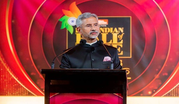 विदेश मंत्री डॉ एस जयशंकर ने ऑकलैंड में “मोदी@20: ड्रीम्स मीट डिलीवरी” पुस्तक लॉन्च की