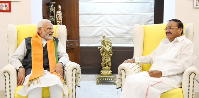 दीवाली के शुभ अवसर पर पीएम मोदी ने पूर्व और वर्तमान राष्ट्रपति व उपराष्ट्रपति से की मुलाकात