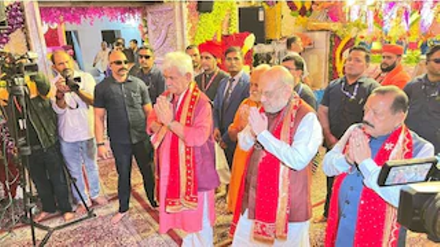 एचएम अमित शाह ने कटरा में माता वैष्णो देवी मंदिर में की पूजा-अर्चना