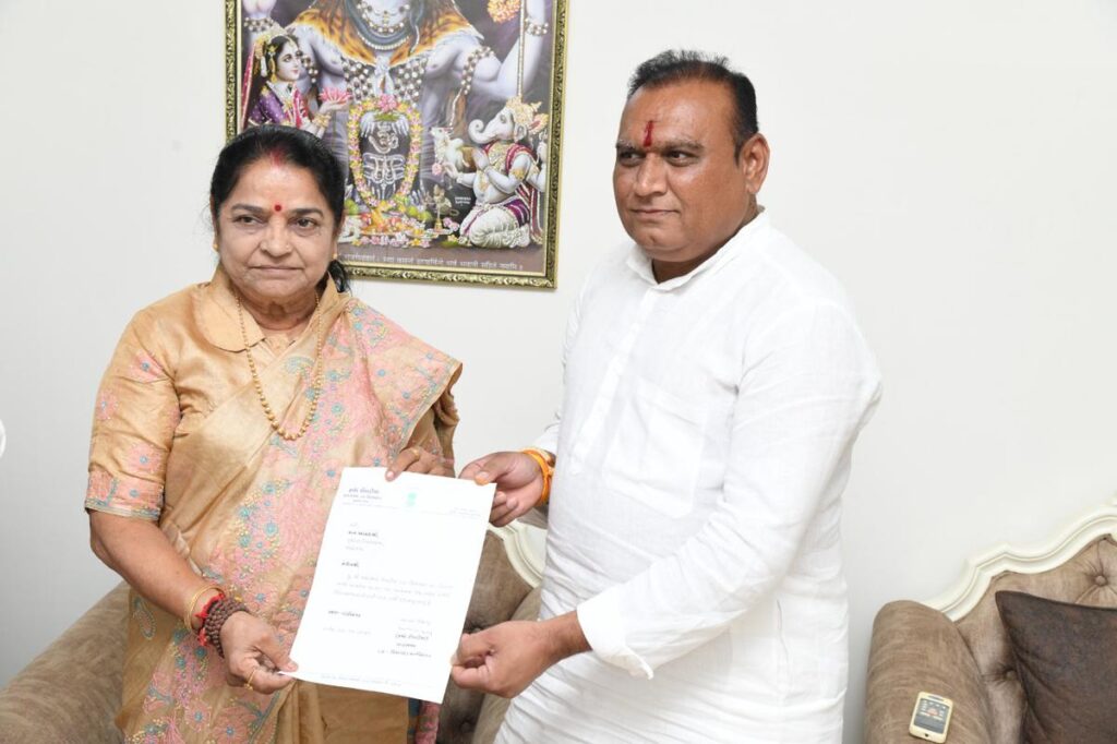 गुजरात विधानसभा चुनाव से पहले कांग्रेस को झटका, विधायक हर्षद रिबदिया ने दिया इस्तीफा