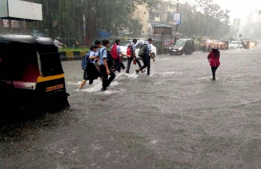 दिल्ली-एनसीआर में लगातार बारिश, मौसम विभाग की चेतावनी, बेहाल होंगे ये 17 राज्य
